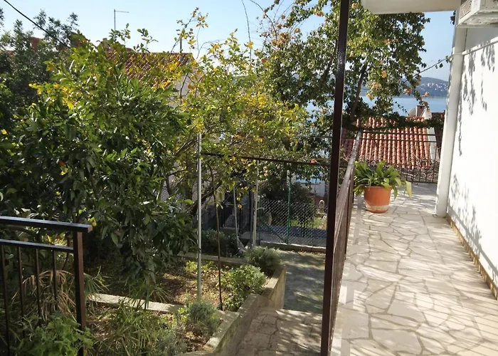 By The Sea - 6023 特罗吉尔